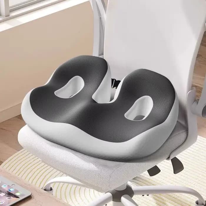 Coussin de siège ergonomique résistant à la pression et respirant avec remplissage à récupération lente et surface incurvée pour les hanches