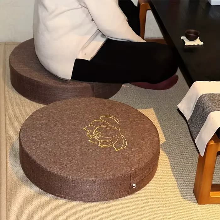 Coussin de méditation rond brodé à la main