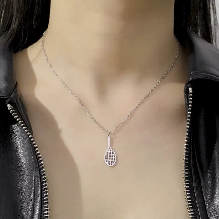 Collier avec pendentif balle de tennis pour homme et femme, bijou sportif creux couleur or, chaîne en acier inoxydable