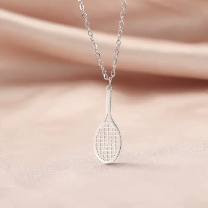 Collier avec pendentif balle de tennis pour homme et femme, bijou sportif creux couleur or, chaîne en acier inoxydable