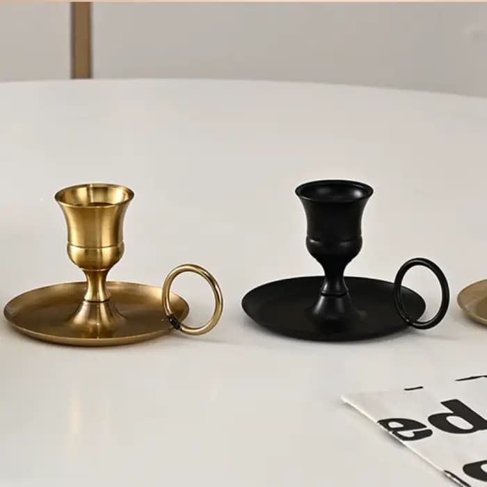 Lot de 2 bougeoirs métalliques portables rétro romantiques de style européen avec anneau de maintien, support de bougie plaqué, coupelle à bougie pour fête