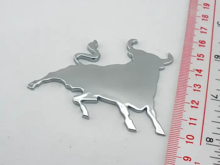Décoration de voiture CAW, emblème 3D chromé de taureau de combat espagnol, accessoires argentés de qualité, badge auto-adhésif en plastique ABS