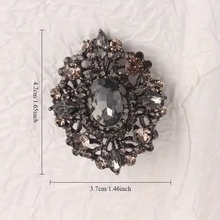 Broche de style vintage, base en métal avec cristaux foncés, magnifique broche avec design creux orné, idéale pour la décoration de manteau et de robe